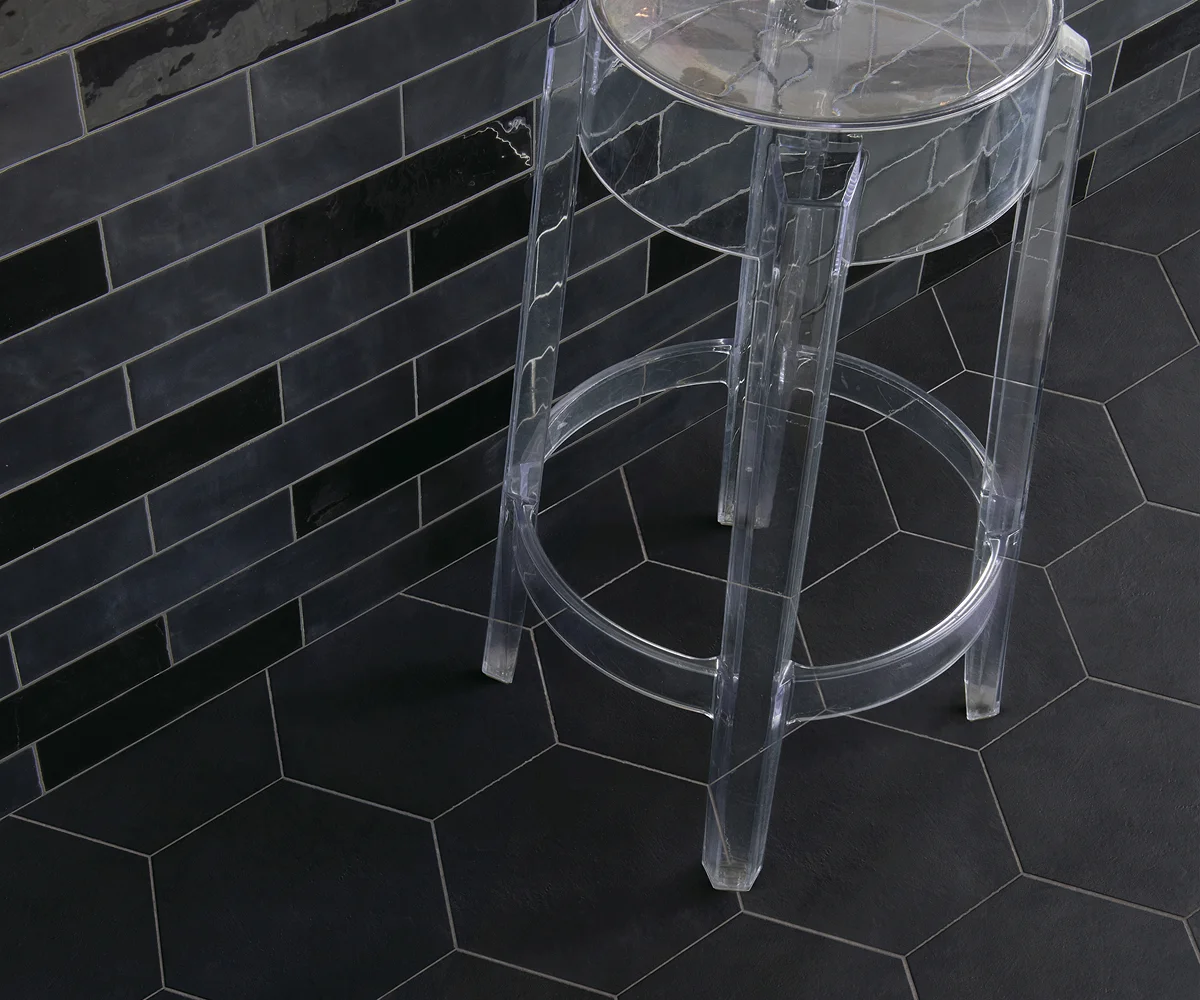 Espace Carrelage 53 Carreleur Chateau Gontier GZZ Color Art 21 09 BAR Black Glossy Mat Esagono Black Mat 131 OK V2
